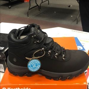 North side black boots